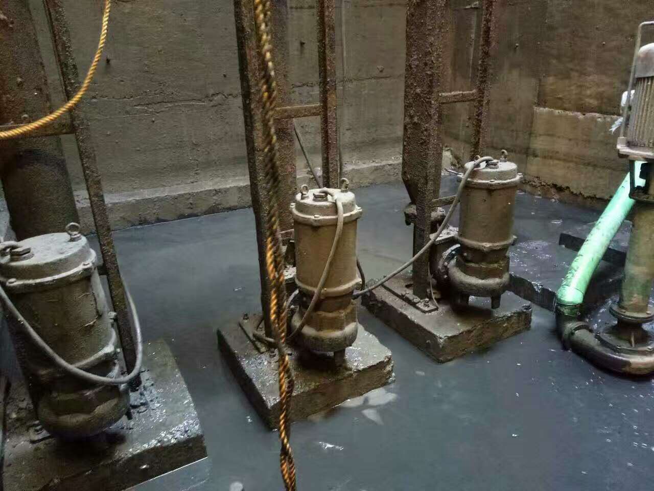 武隆污水池清理